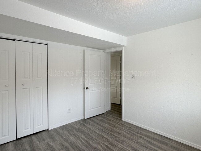 Building Photo - 3280 El Canto Dr