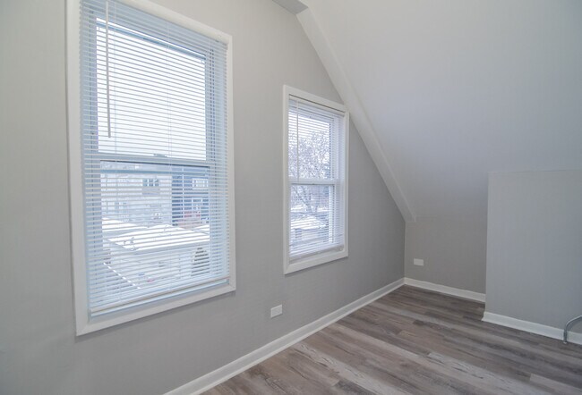 Building Photo - 1234 Grove Ave