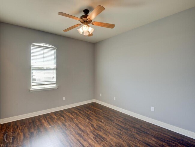 Building Photo - 506 Linnhurst Dr