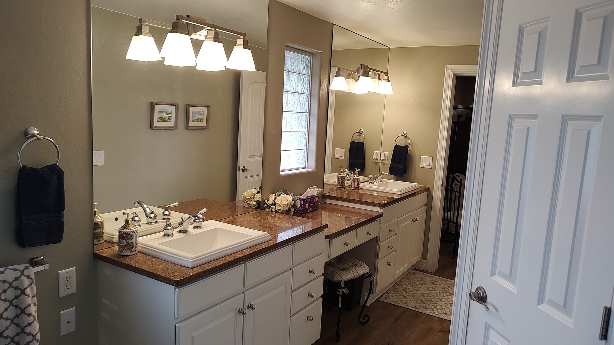 large double vanities - 2900 Valley Oak Dr