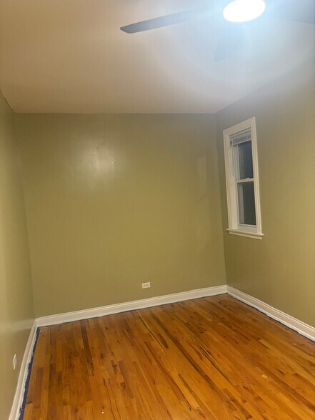 Building Photo - 917 N Leamington Ave
