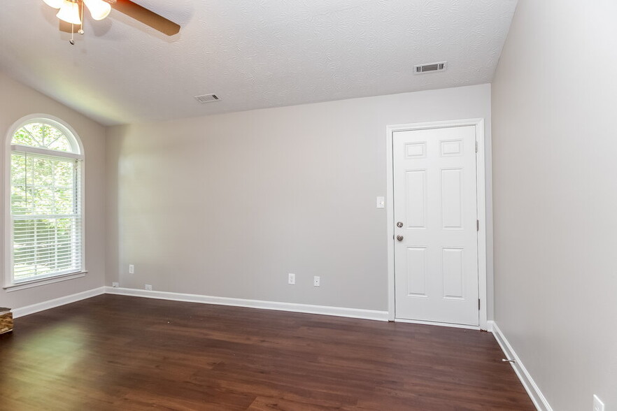 Building Photo - 465 Rosehill Dr