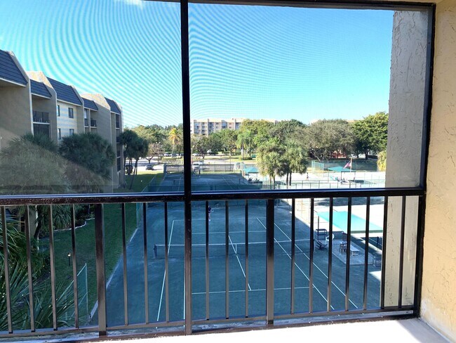 Building Photo - 2788 Tennis Club Dr