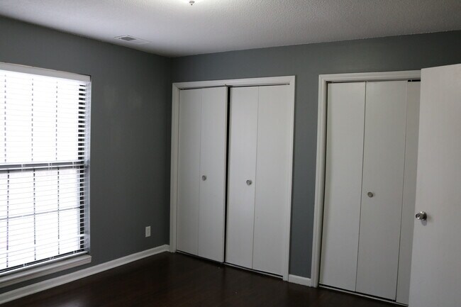 Building Photo - 4032 Clark Ave