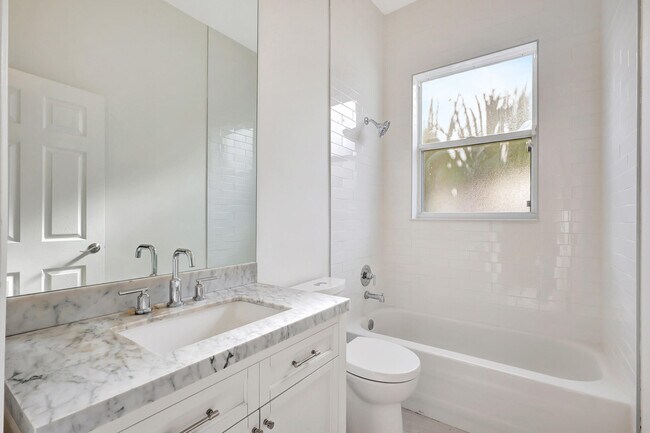 Building Photo - 1898 Capeside Cir