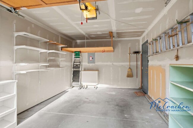 Building Photo - 486 Lori Ln