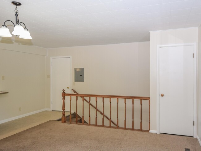 Building Photo - 241 E 900 N