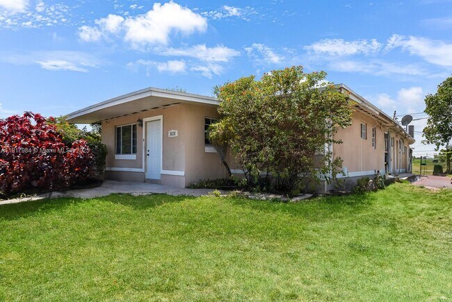 Building Photo - 3120 SW 37th Ave