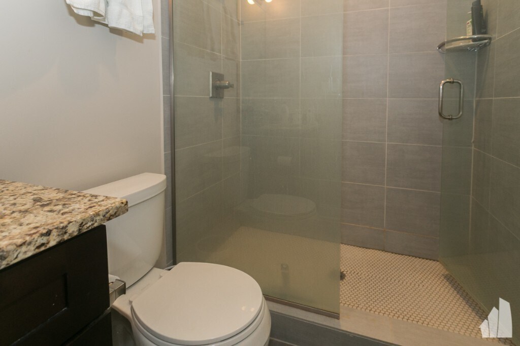 Building Photo - 1218 W Diversey Pky