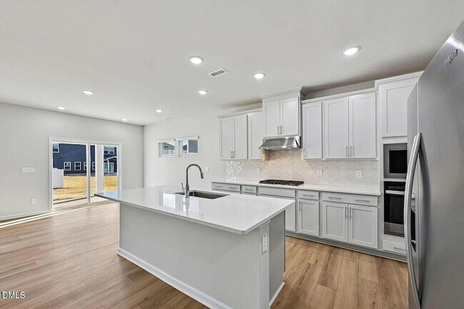 Building Photo - 744 Red River Dr