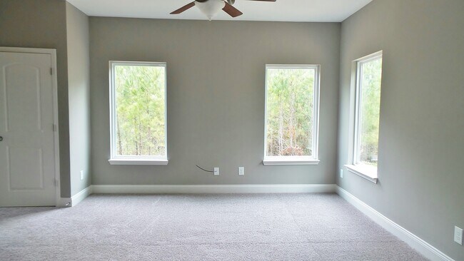 Building Photo - Home with Private Back Yard Available For ...