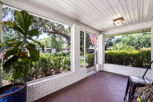 Building Photo - Hourglass District ~ Gorgeous 3/2.5 home w...