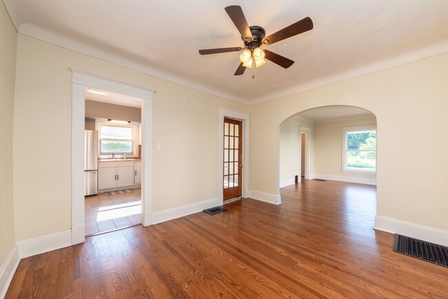 Building Photo - 1007 Sherman St SE