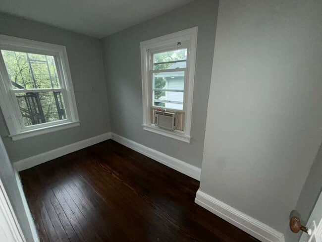 Building Photo - 35 Linden Ln