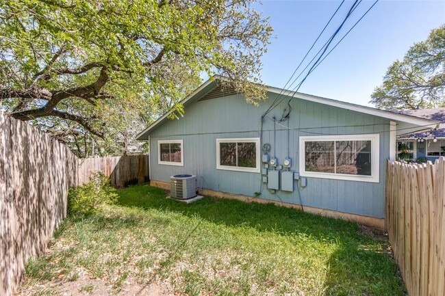 Building Photo - 6916 Scenic Brook Dr