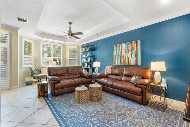 Building Photo - 11756 Valencia Gardens Ave