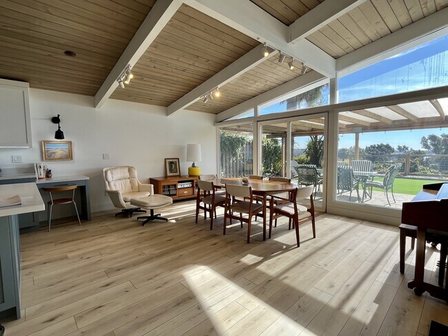 Building Photo - 2503 Aster St