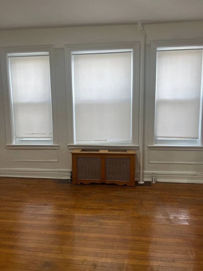 Building Photo - 1065 Grant Ave