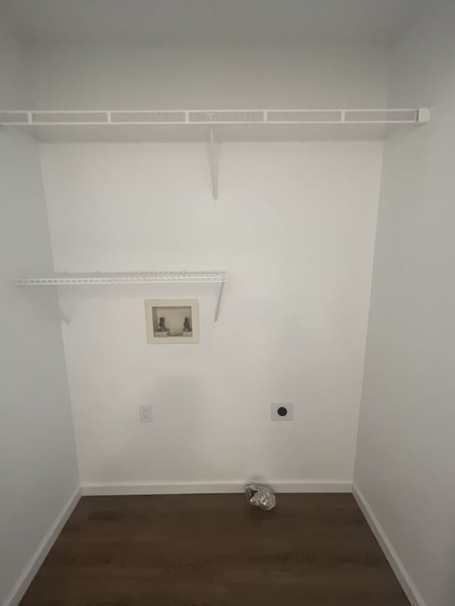 Building Photo - Beautiful newly Renovated 3 Bedroom / 2 bathroom house located in Joplin!