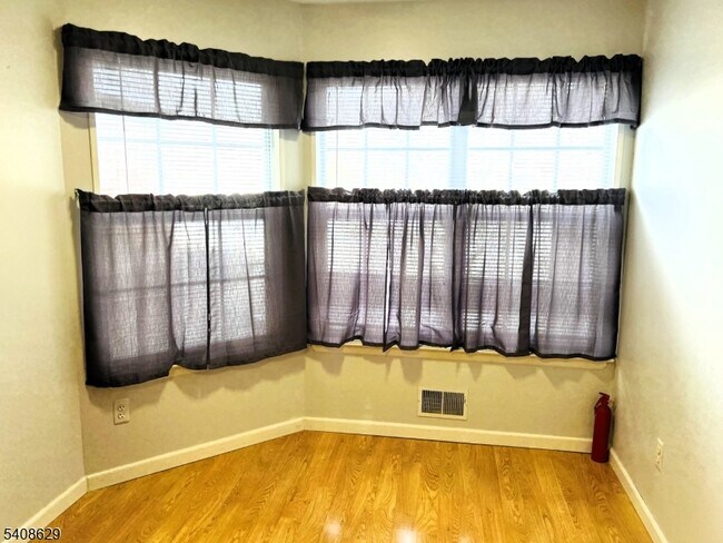 Building Photo - 1802 Scarlett Dr