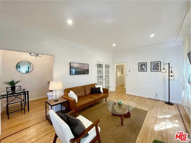 Primary Photo - 944 12th St