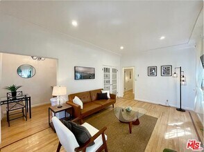 Building Photo - 944 12th St