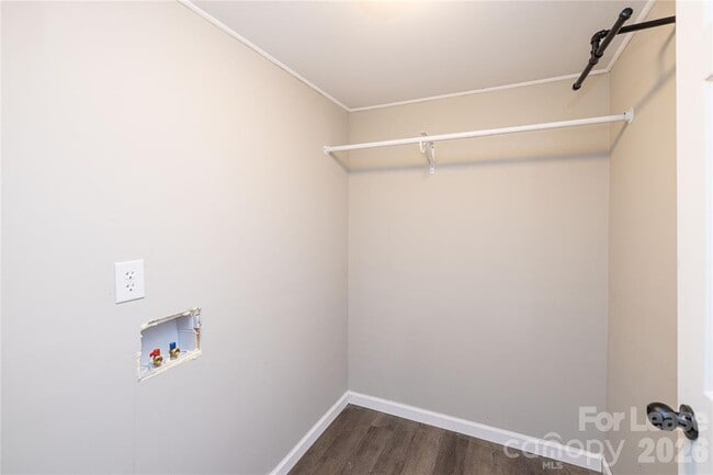 Building Photo - 629 Colston St