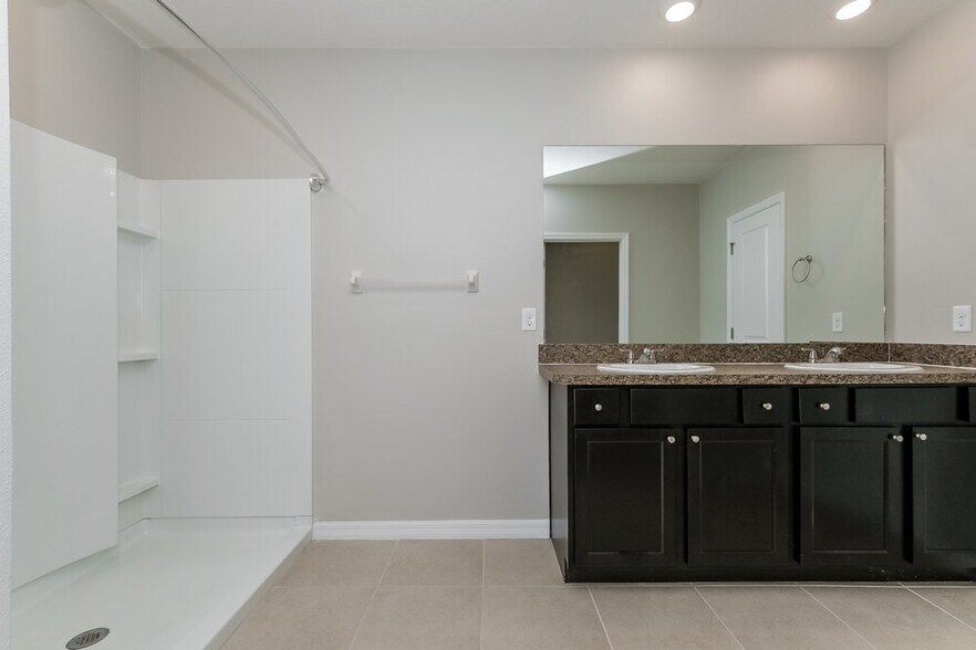 Building Photo - 10988 Carlton Fields Dr