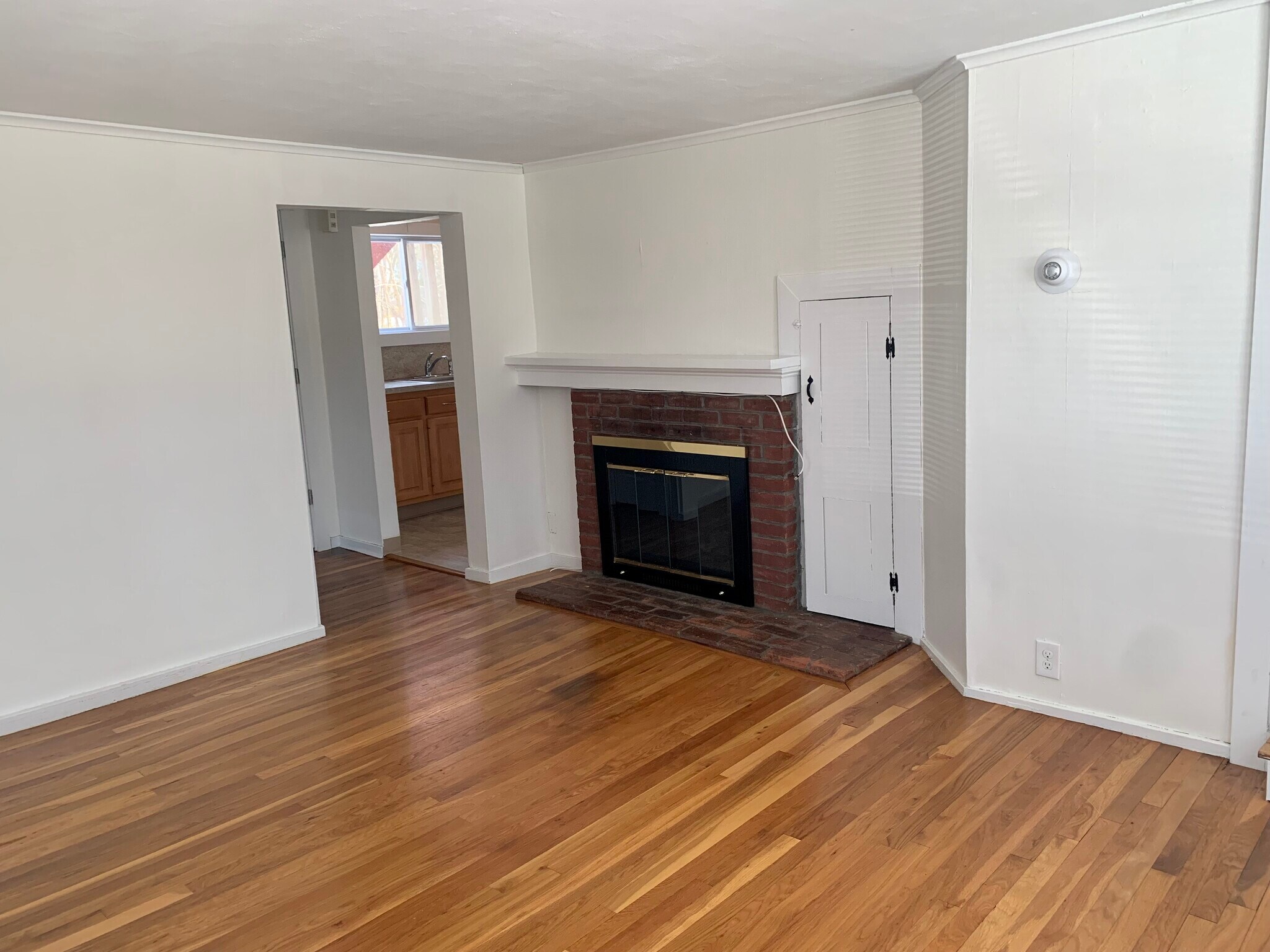 Building Photo - 1490 Farmington Ave