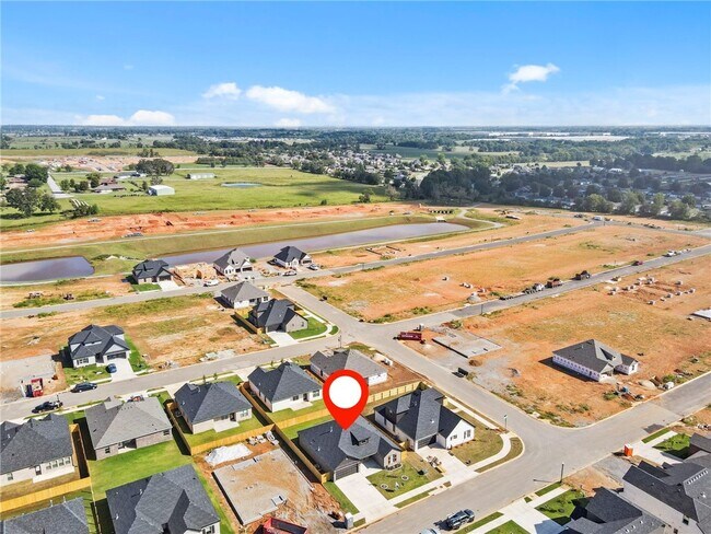 Building Photo - 6902 SW Basswood Ave