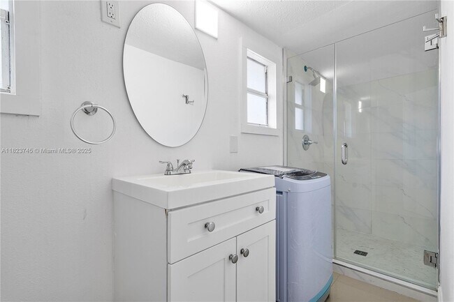Building Photo - 7637 NW 17th Pl