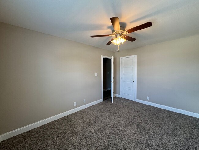 Building Photo - Gorgeous, Like New Home For Rent in Sango!