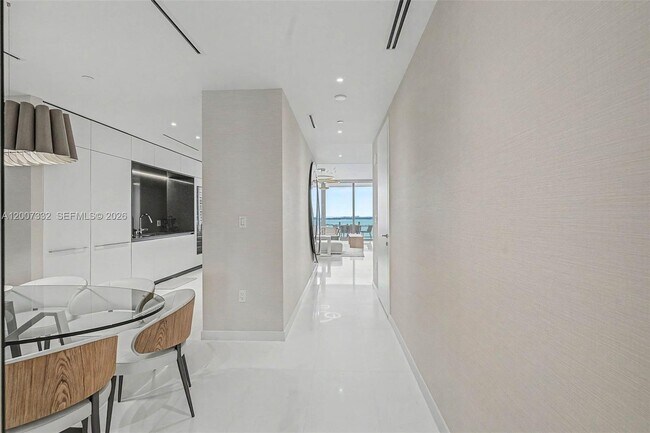 Building Photo - 300 Biscayne Blvd Way