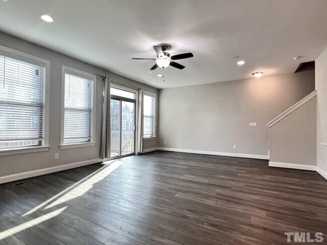 Building Photo - 4 Bedroom 3 Bath Townhome for Rent North S...