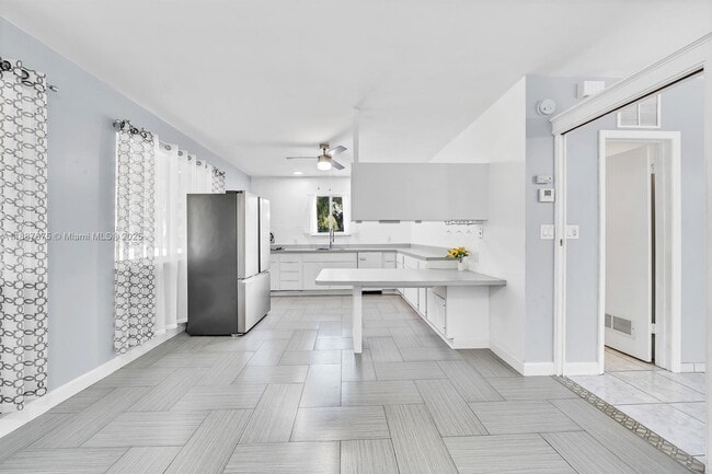 Building Photo - 1610 SW 30th Pl