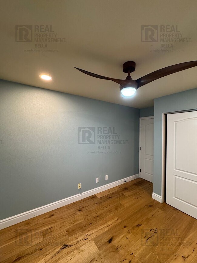 Building Photo - Spacious & Stylish Living in the Heart of Lake Elsinore