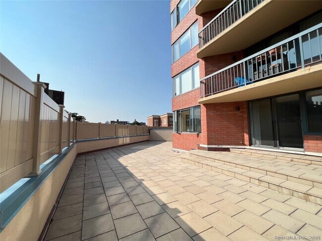 Building Photo - 25 Forest St