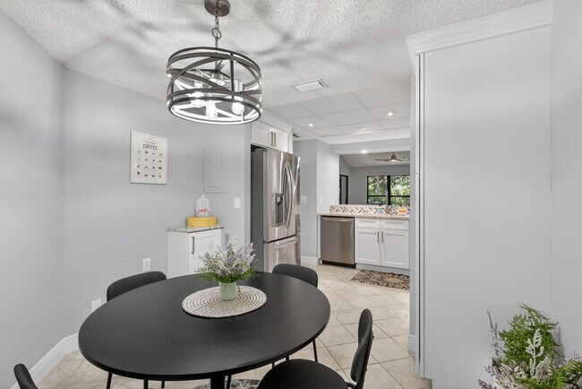 Building Photo - 5230 SE Seascape Way