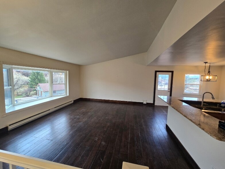 Building Photo - 124 Deer Trail Ave