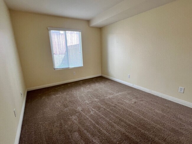 Building Photo - Beautiful Condo For Rent Near in Linda Vista