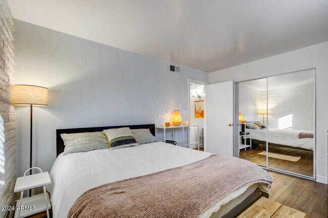 Building Photo - 3737 E Turney Ave