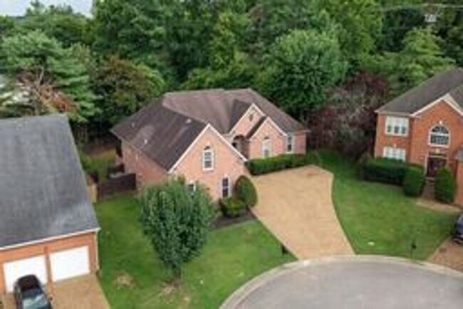 Building Photo - Beautiful Brentwood Home with Inground Pool on Quiet Cul-de-Sac