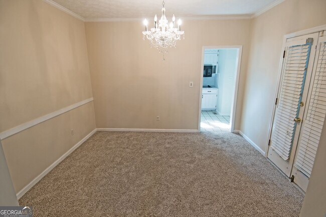 Building Photo - 305 Pinemount Dr