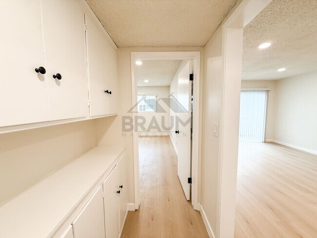 Building Photo - 6039 Whitsett Ave