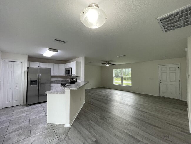 Building Photo - Move-In Ready! Beautiful 3BR/2BA with New Flooring & Fresh Paint