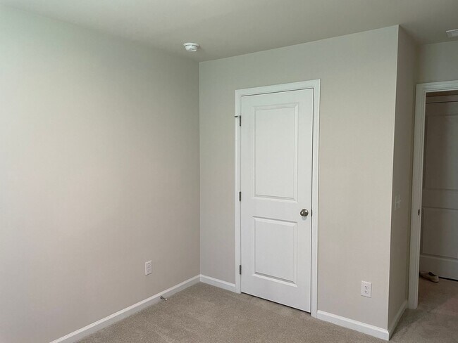 Building Photo - B1644