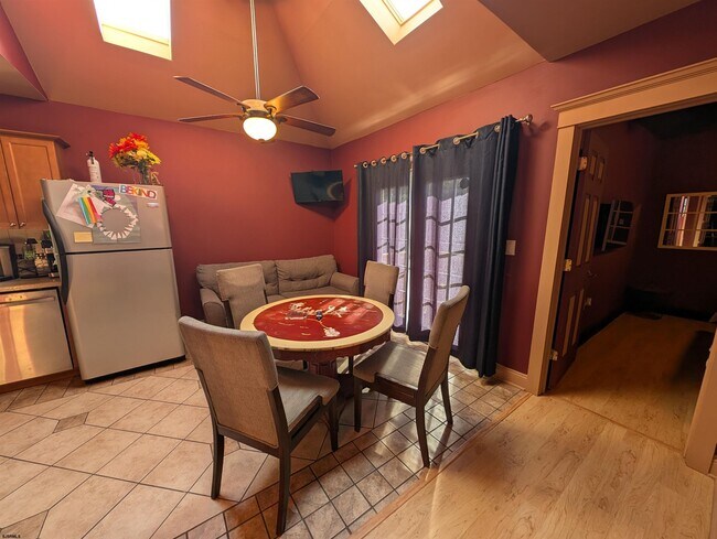 Building Photo - 450 N Connecticut Ave