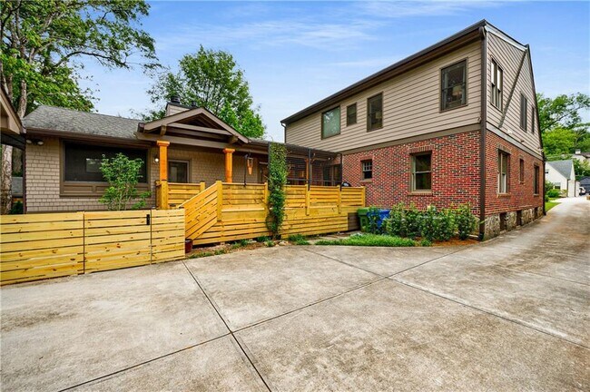 Building Photo - 1146 Cumberland Rd NE