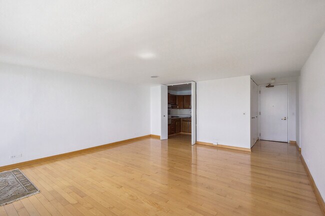 Building Photo - 400 E Randolph St