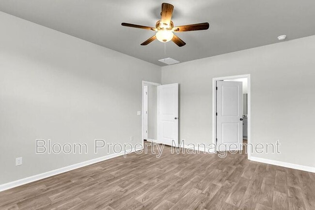 Building Photo - 205 Maple Hl Dr